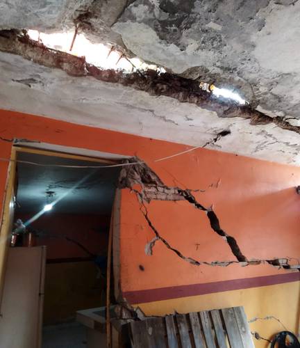 Habitantes de 16 colonias de Chilpancingo, Guerrero, pidieron apoyo a las autoridades ante los daños que presentan al menos 265 viviendas a causa de una falla geológica que genera fracturas y hundimientos en esta zona de alta sismicidad. En la imagen, una de las casas afectadas.