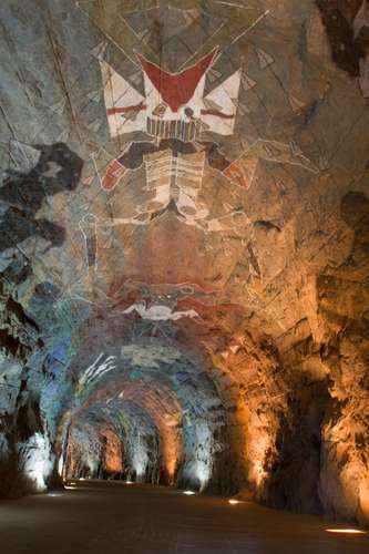 El principio, en La Cueva de Huites de la hidroeléctrica Luis Donaldo Colosio en Choix, Sinaloa, es la obra que más disfrutó hacer Silva en sus más de 80 años de trayectoria.