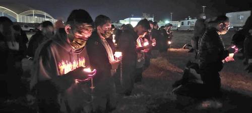 Familiares de pacientes contagiados de meningitis micótica, durante una misa que se realizó el 26 de noviembre afuera Hospital General 450, en la capital de Durango.