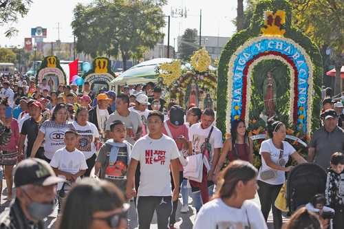 COMIENZA EL PERIPLO GUADALUPANO A una semana de la celebración mariana, grupos de peregrinos empezaron a arribar a la basílica, donde se prevé este año récord de asistencia.