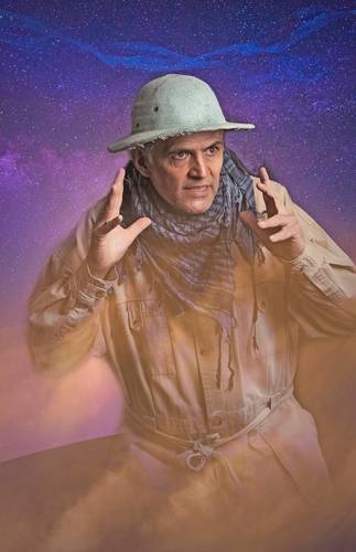 Juan Francisco Yáñez interpreta el papel de un arqueólogo en el montaje, que se presenta en el teatro Varsovia.