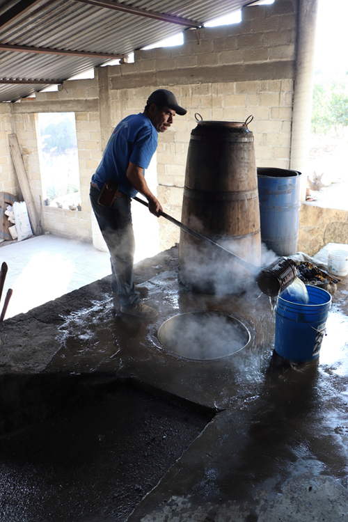 Destilador filipino utilizado en Zumpahuacán.  Paloma Rivera