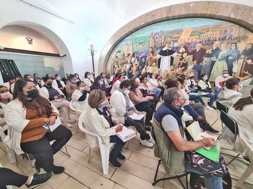 Trabajadores del Hospital Civil Fray Antonio Alcalde aprenden protocolos de identificación de no localizados.