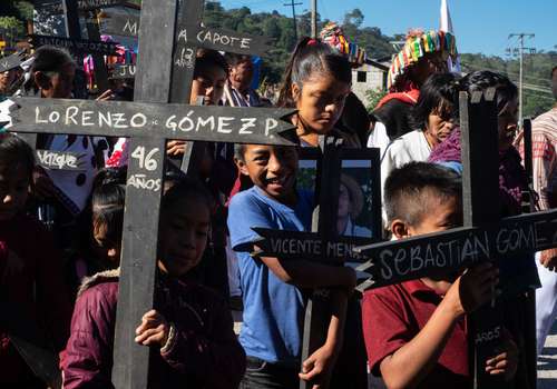 Integrantes de Las Abejas caminaron desde Majomut hasta el templo construido en el sitio de la masacre.