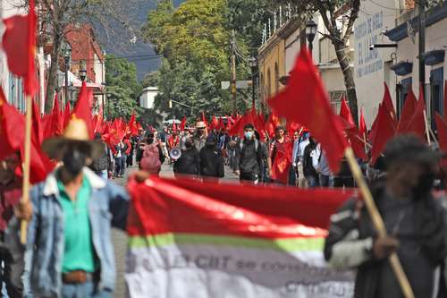 Marchan en Oaxaca por natalicio de Mao Tse Tung