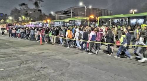 Por la tarde-noche se incrementó el flujo de pasajeros.