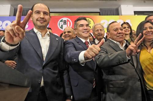 Marko Cortés, Alejandro Moreno y Jesús Zambrano, en el relanzamiento de la alianza Va por México.