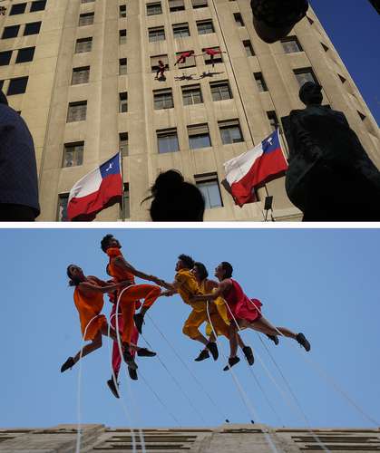 Los integrantes del grupo estadunidense tomaron con su danza la fachada del Ministerio de Hacienda de Chile.