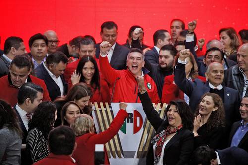 ACTO EN EL BÚNKER TRICOLOR. Sin la presencia de viejas figuras del PRI, su dirigente nacional, Alejandro Moreno, dijo que el PAN no definirá la candidatura de Va por México.