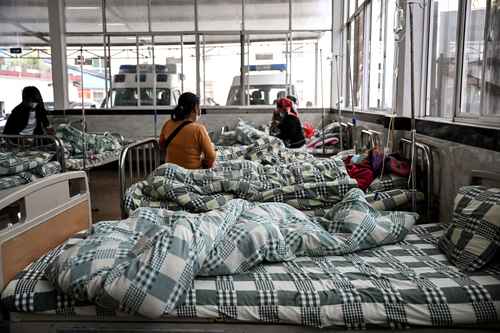 Enfermos de covid hospitalizados en la ciudad de Jinghong, provincia de Yunnan, en el sur de China.