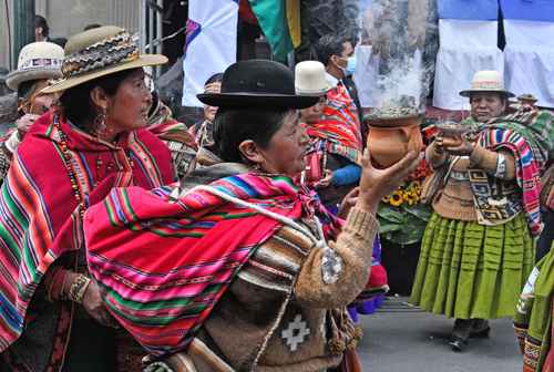 Sin Evo Morales festejan el Estado Plurinacional
