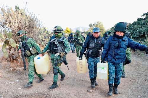 Elementos del Ejército Mexicano localizaron ayer, en el municipio hidalguense de Cuautepec de Hinojosa, dos centros ilegales de almacenamiento y distribución de hidrocarburos y drogas.