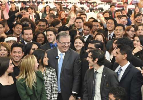 El canciller se reunió ayer con jóvenes que colaboran en la nueva agenda del Modelo de Naciones Unidas.