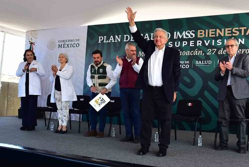 López Obrador en el hospital Eva Sámano, en Michoacán.