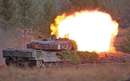 Ucrania cifra en los tanques occidentales su expectativa de romper la defensa rusa. En la imagen, un vehículo Leopard en maniobras de exhibición en Alemania.