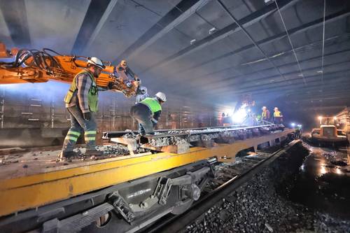 El Sistema de Transporte Colectivo Metro informó que acordó con la representación sindical la realización de labores preventivas. En la imagen, trabajos de mantenimiento en la Línea 1.