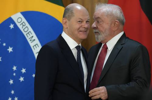 El presidente de Brasil, Luiz Inácio Lula da Silva, prometió ayer acelerar un acuerdo entre el Mercosur y la Unión Europea, y planteó este verano como fecha límite, luego de un encuentro con el canciller federal alemán, Olaf Scholz, a quien recibió en el Palacio de Planalto.