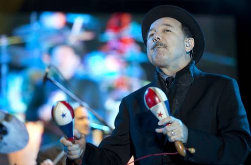 El compositor y ex candidato presidencial panameño durante un concierto en Toluca.