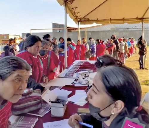 Autoridades tradicionales y comunitarias de los siete municipios de Baja California participaron ayer en la consulta indígena sobre sus derechos políticos y electorales para que se legisle en beneficio de este sector de la población.