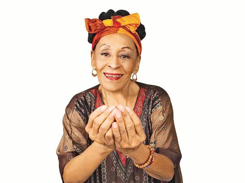 A sus 92 años La novia del filing mantiene su vitalidad; su voz está intacta, afirma Ariel Jiménez Portuondo, su hijo.