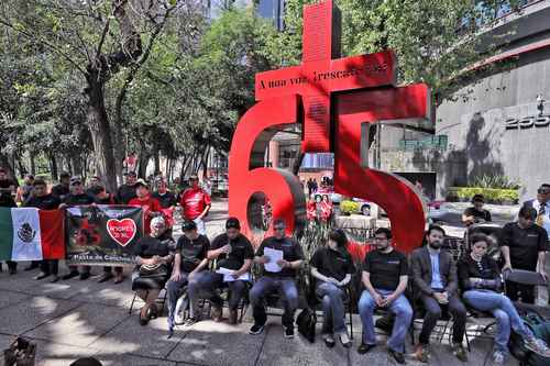 Familiares y amigos de los obreros atrapa-dos en la mina Pasta de Conchos, en Coahuila, durante una conferencia en la CDMX el 19 de febrero de 2020.