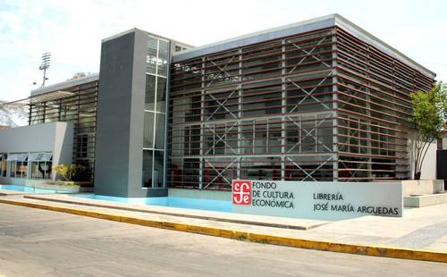 Fachada de la librería José María Arguedas en las instalaciones de la Universidad Nacional Mayor de San Marcos.
