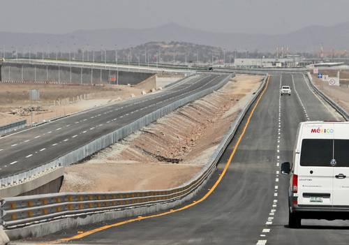  Detalle de la autopista Camino Tonatitla, principal vía de acceso al Aeropuerto Internacional Felipe Ángeles. Foto Roberto García Ortiz