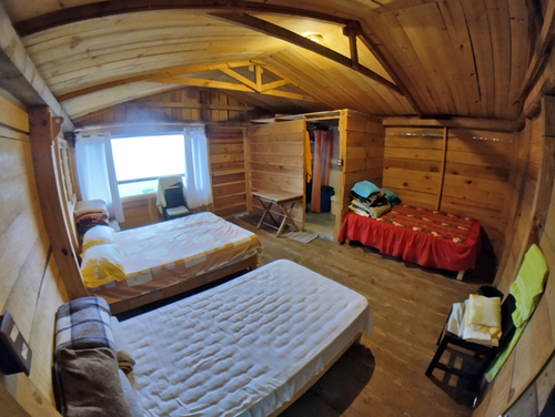 Interior de cabaña,  Johan Rodríguez