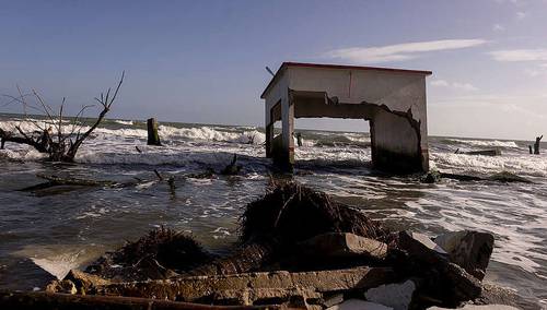 La localidad costera de El Bosque, en Centla, Tabasco, debe convertirse en un referente de respuesta a las localidades que se verán perjudiciadas por la crisis climática en los próximos años, consideraron ONG.