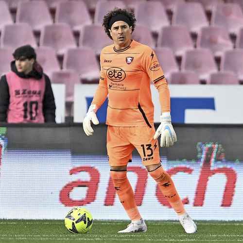 El arquero mexicano Memo Ochoa atajó al menos dos tiros a gol en el triunfo 3-0 del Salernitana sobre el Monza.