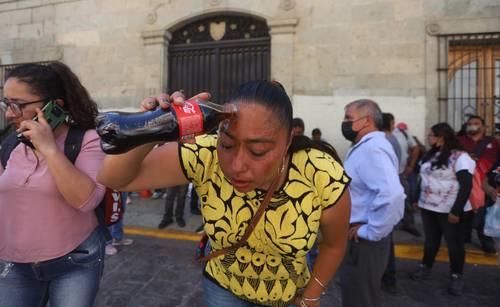 Desalojan a indígenas del palacio de gobierno de Oaxaca