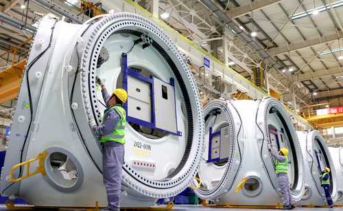 Revisión de turbinas eólicas en una fábrica en Lianyungang, China, el mes pasado.