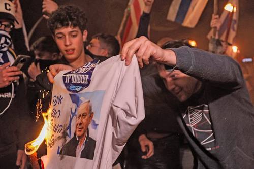 Las protestas contra el régimen de Benjamin Netanyahu suman nueve semanas para oponerse a una pretendida reforma judicial. La imagen, en Tel Aviv.