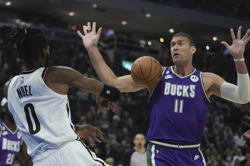 Brook Lopez, de Milwaukee, registró nueve tapones, lo que no ocurría desde mayo de 2021.