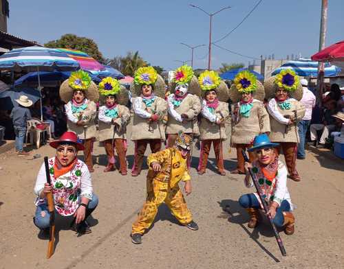 Rompen estereotipos en Guerrero; la danza de Tlacololeros deja de ser sólo de varones