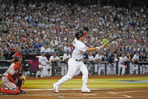 Mike Trout, de Estados Unidos, conectó un jonrón de tres carreras, que dio pie a la paliza 12-1 sobre Canadá.