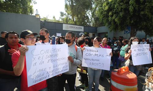 Protesta frente a las instala-ciones de la Secretaría de Educa-ción Pública, en Paseo de la Reforma, en febrero pasado.