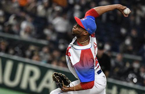 El pitcher Raidel Martínez fue el encargado de lanzar la novena entrada y sellar el pase de los cubanos en el Tokyo Dome.