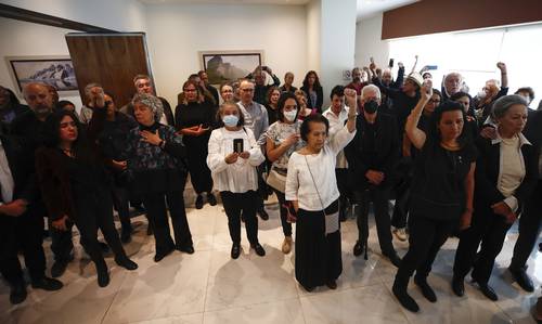 El grito de “¡Viva Payán!” de la directora Carmen Lira fue secundado por los asistentes al funeral, seguido de un prolongado y afectuoso aplauso.