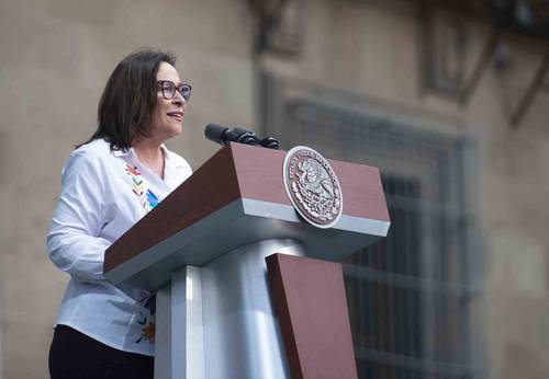 La secretaria de Energía, Rocío Nahle, aseguró en el Zócalo que se ha invertido en recuperar y mantener la producción petrolera.