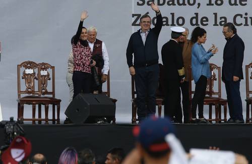 Tres de los aspirantes a suceder al Presidente estuvieron sentados en lugar privilegiado: Adán Augusto López, secretario de Gobernación; Claudia Sheinbaum, jefa de Gobierno de la Ciudad de México, y el canciller Marcelo Ebrard. Ricardo Monreal sólo pudo llegar al Senado.