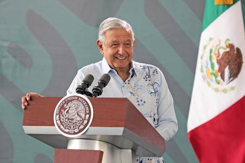 El presidente Andrés Manuel López Obrador, durante su conferencia matutina, que ayer se realizó en Chiapas, afirmó que a pesar de “los imprevistos y de factores externos”, la economía de México es sólida y no se prevé alguna crisis en el país.