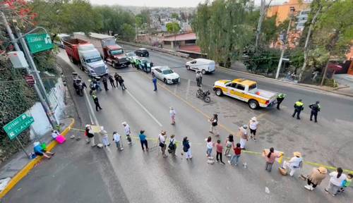 En redes sociales, conductores desesperados por volver a la ciudad se quejaban del tránsito pesado y exigían mover a los manifestantes.