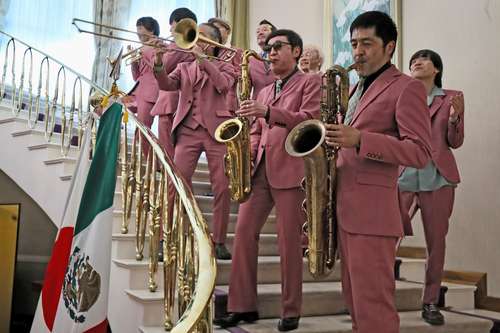 En la sede diplomática nipona, interpretaron dos piezas breves.