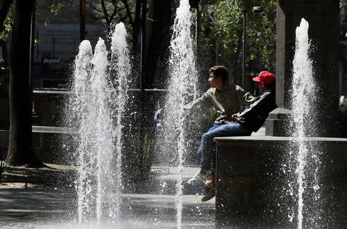 Ante el aumento de temperaturas con la llegada de la primavera, la gente buscó ayer opciones para refrescarse.