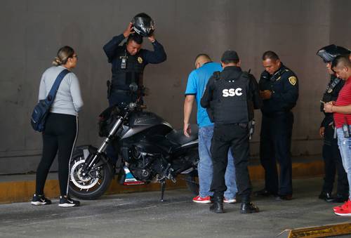 Tras la balacera, se desplegó un operativo policiaco mediante el cual fueron detenidas dos personas, una de 18 y otra de 19 años, en calles de la colonia Guerrero.