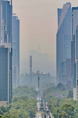 A mediodía se informaba que seguía la contingencia, pero por la tarde sopló el viento en la ciudad.