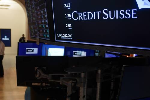 Legisladores de EU acusan que Credit Suisse sigue permitiendo la evasión de impuestos.