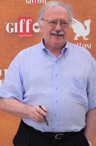 El periodista italiano Gianni Miná fue íntimo amigo y defensor de Diego Armando Maradona, sobre quien realizó el documental Maradona: Nunca seré un hombre común, al final del año más doloroso de la vida del astro del futbol.