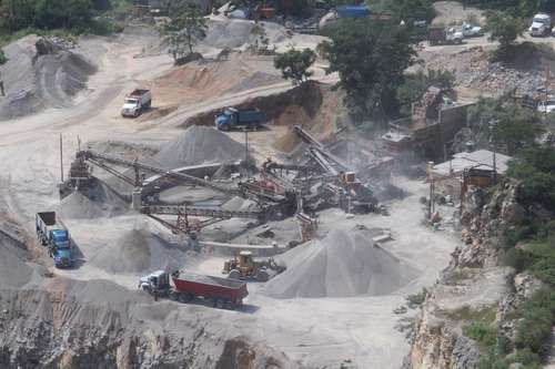 Mineras dejan pobreza, falta de agua y desplazados: ONG